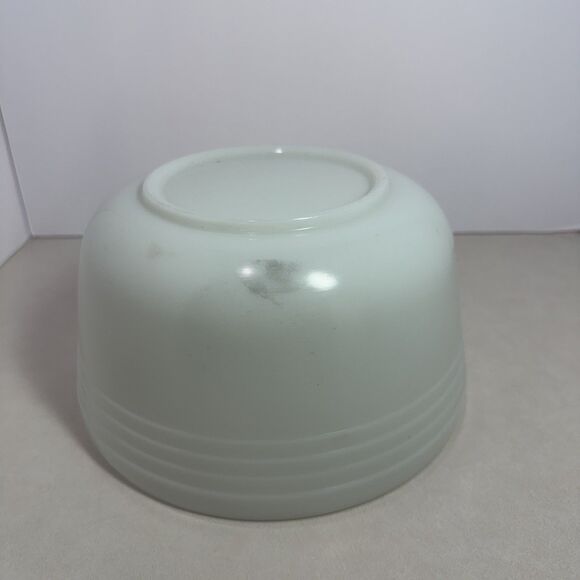 Vintage Pyrex Hamilton Beach Mixing Bowl #15 Milk Glass 8 3/4"x 4 3/4" USA - Picture 4 of 4